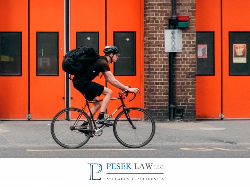 ¿QUÉ PRECAUCIONES DEBO TOMAR SI SOY CICLISTA?