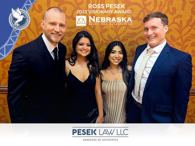 La Asociación de Abogados del Estado de Nebraska otorga el Premio Visionario al abogado Ross Pesek